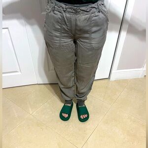 Kenneth Cole New York Jogger Women Pant. 100%: Tercel. Size: Medium